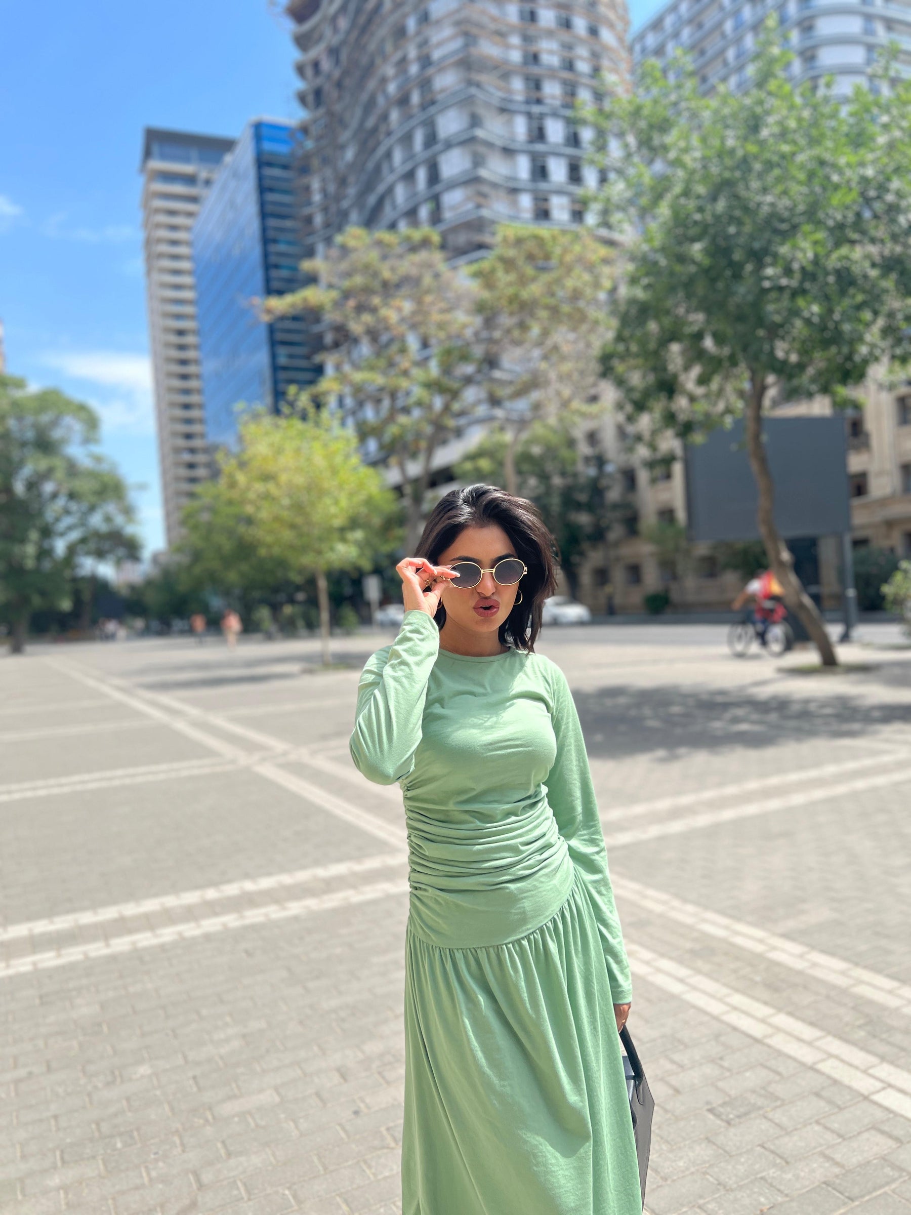 WOMEN'S SOLID COLOR ROUND NECK RUCHED WAIST LONG DRESS
