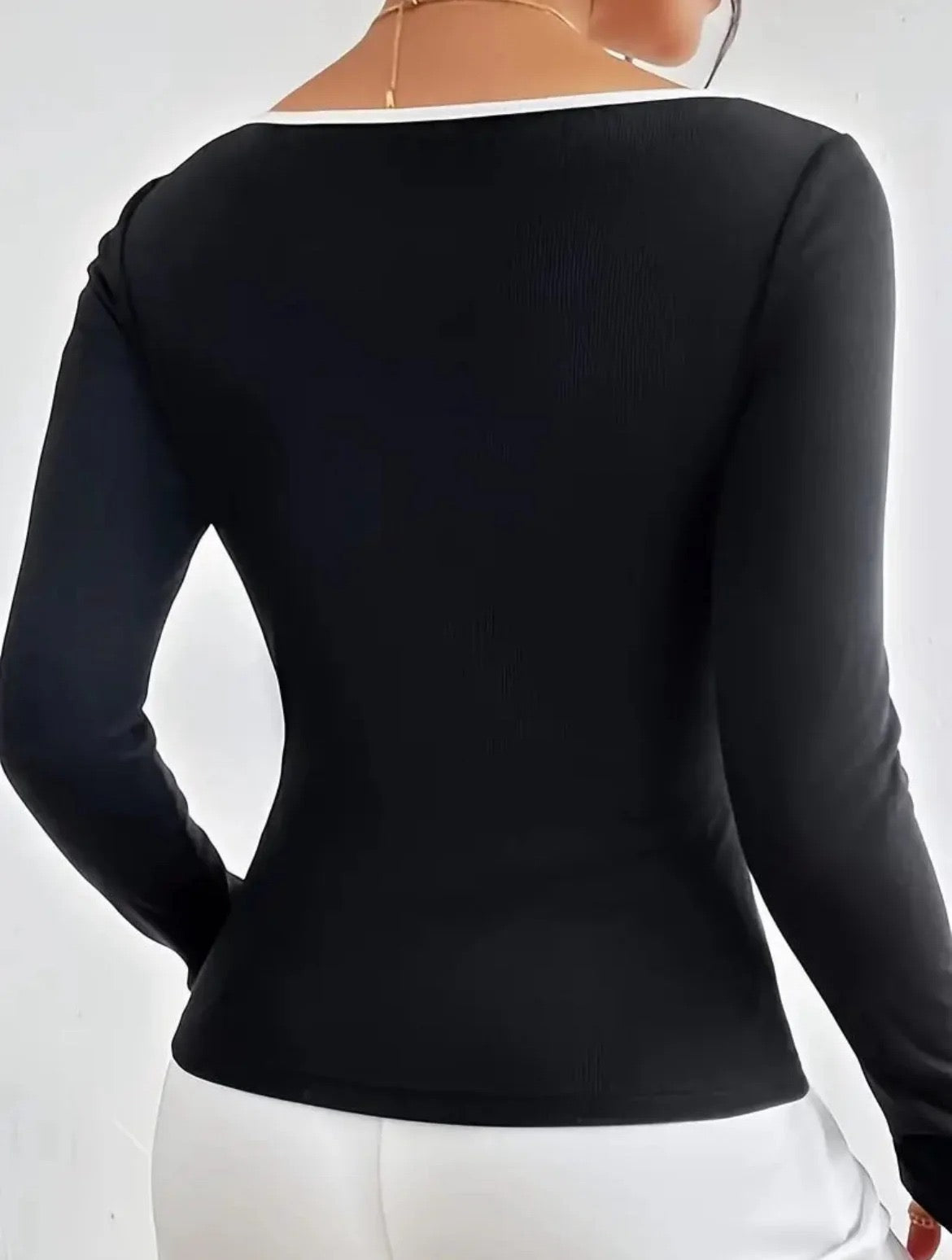 Essence Contrast Binding Sweetheart Neck Tee