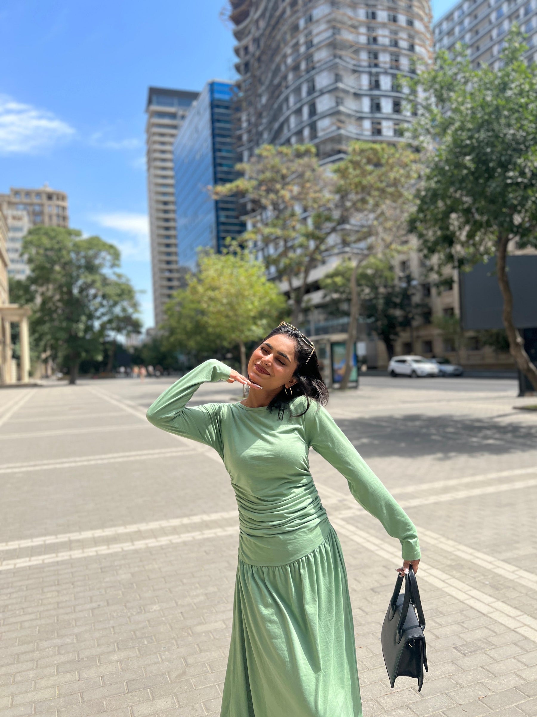WOMEN'S SOLID COLOR ROUND NECK RUCHED WAIST LONG DRESS