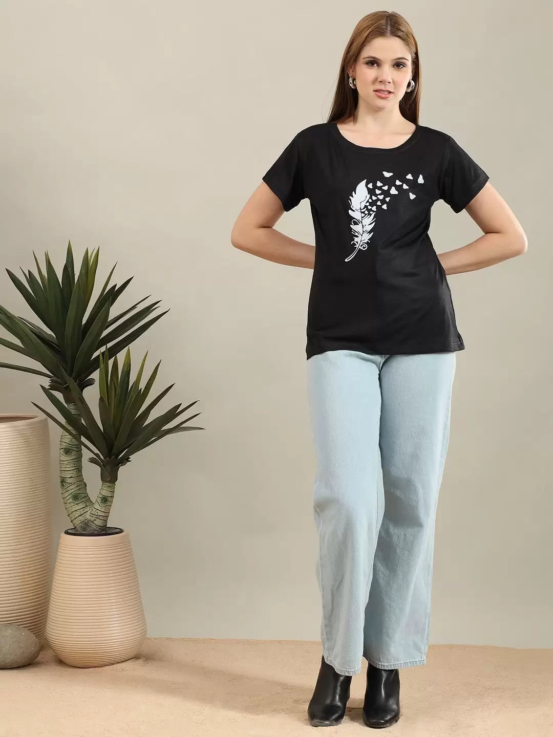 FEATHER AND HEART PRINT TEE-BLACK