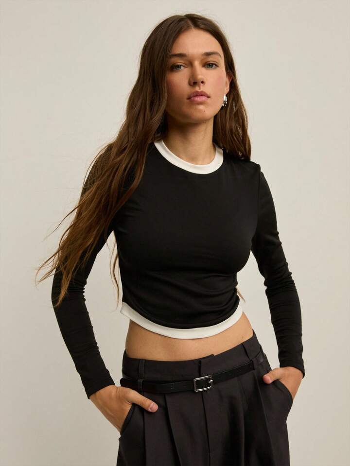 Black round neck fitted T shirt