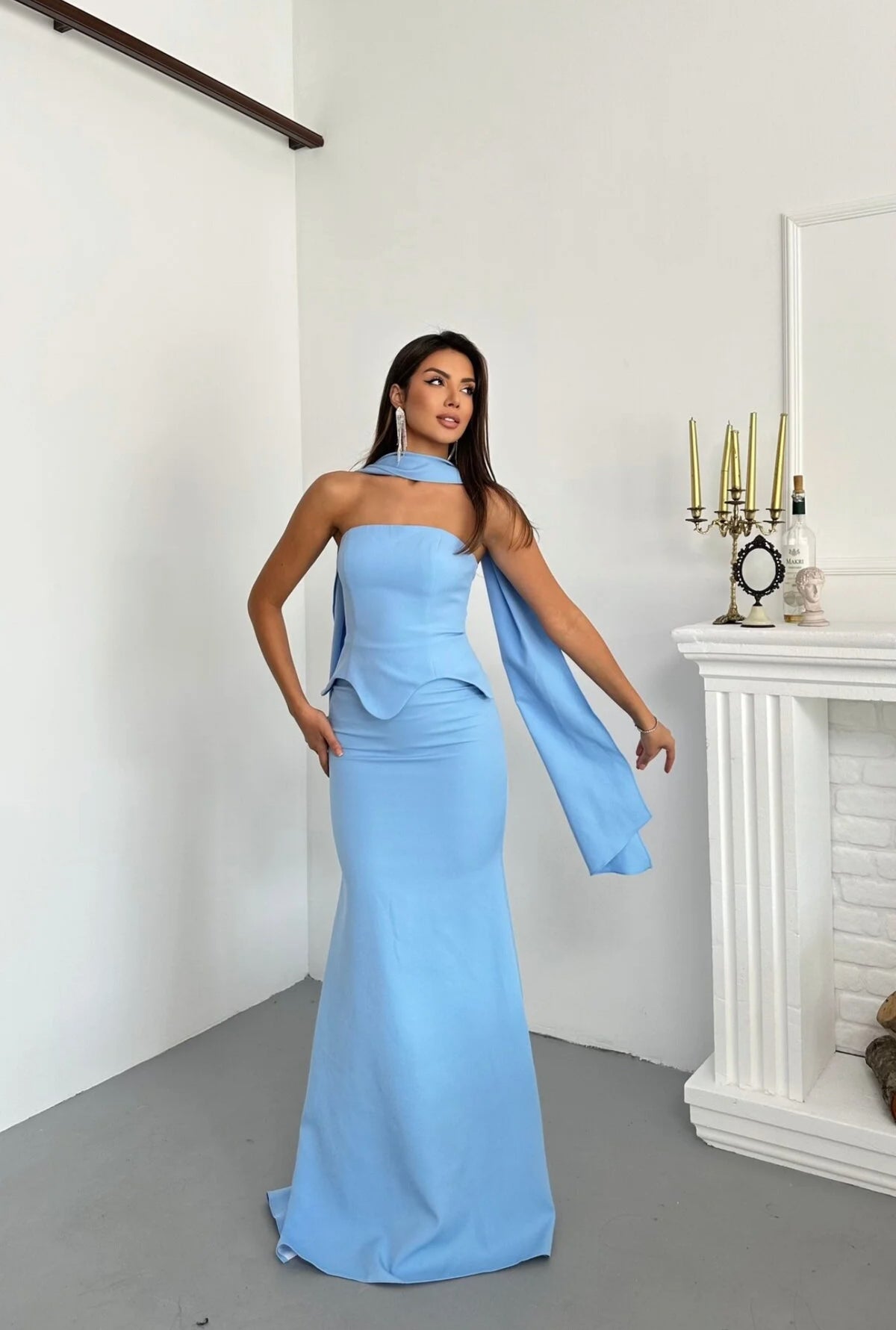 STRAPLESS PEMPUL DRESS WITH LONG SCARF