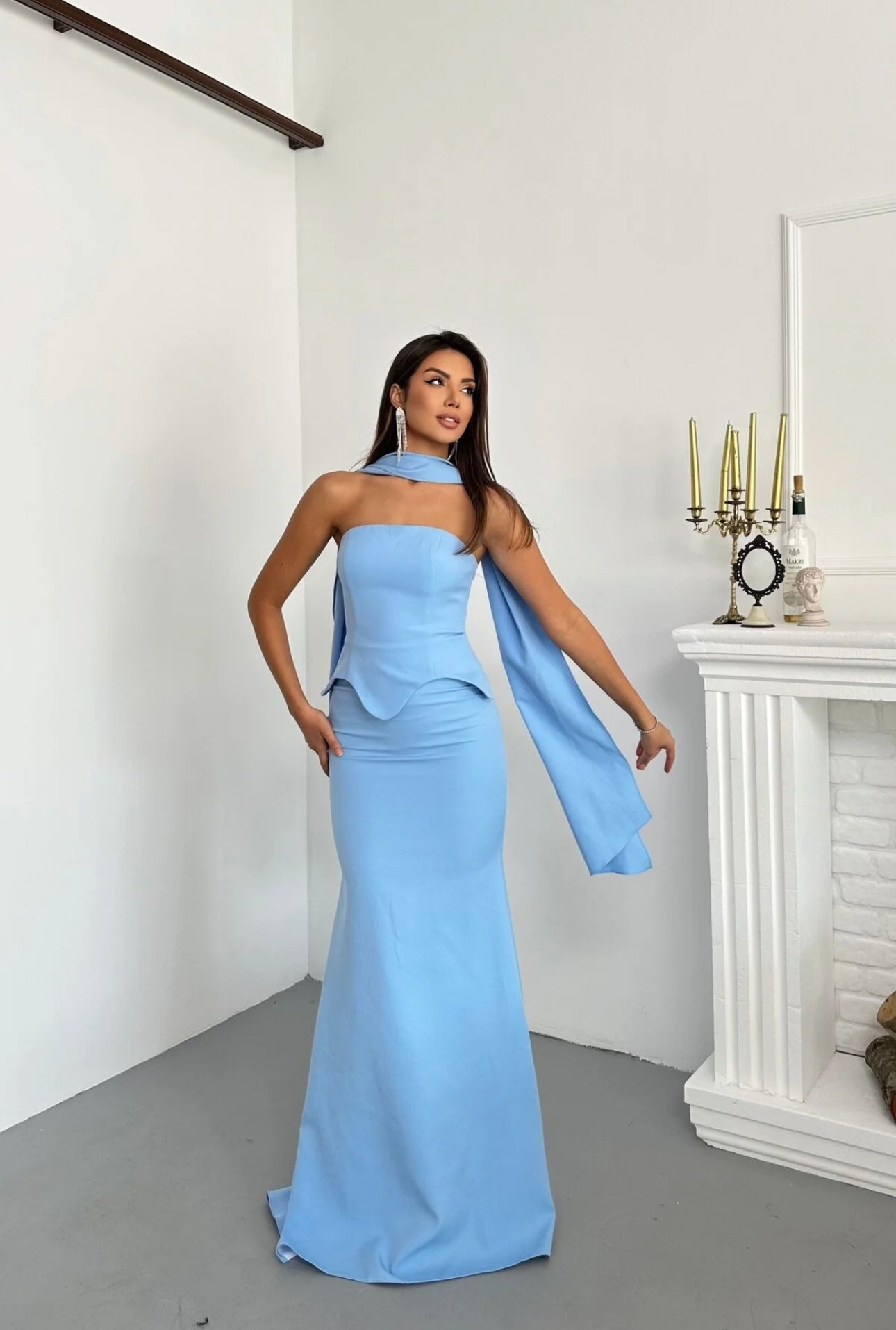 STRAPLESS PEMPUL DRESS WITH LONG SCARF