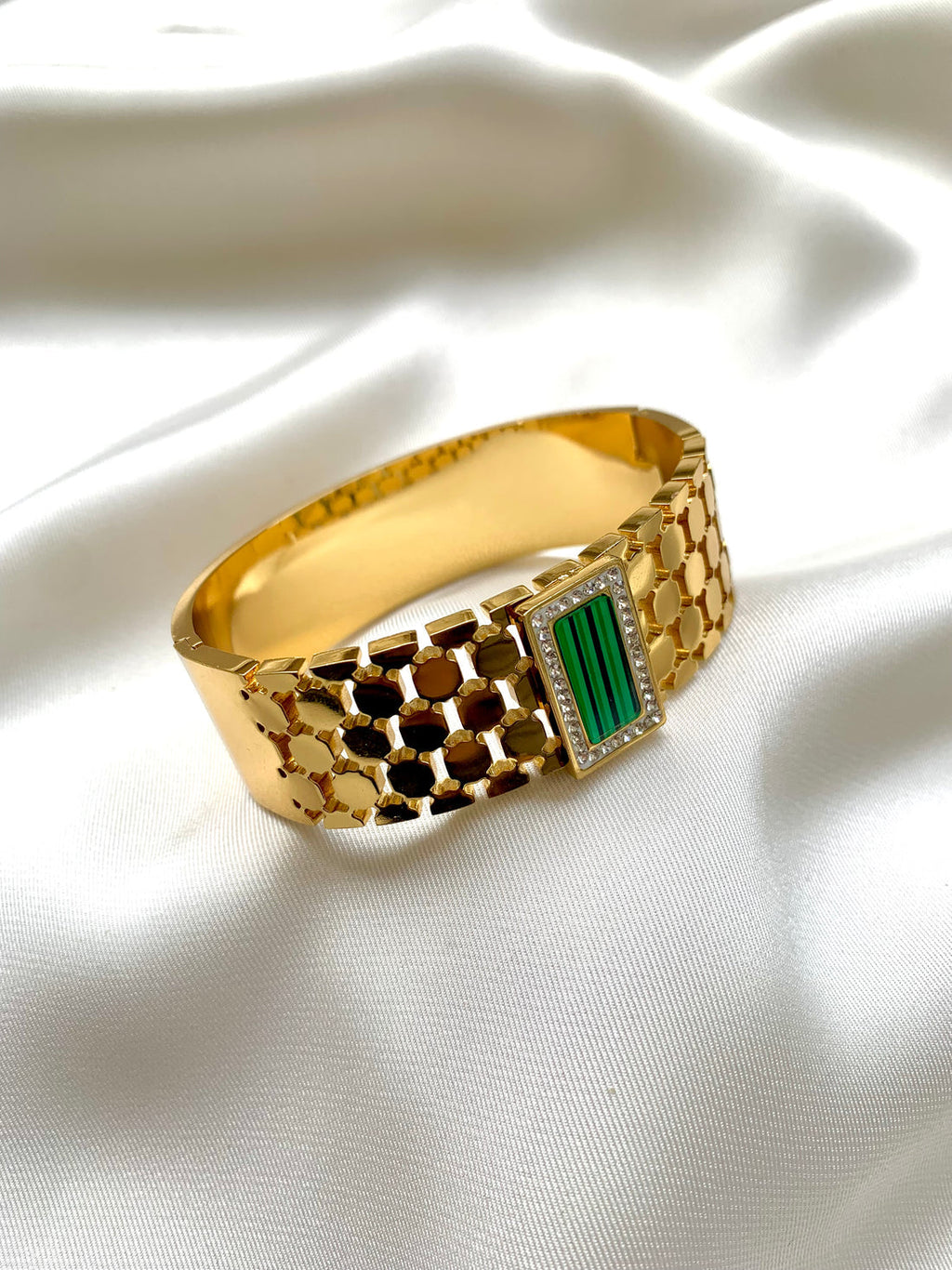 Radiant Loop gold platted Bracelet