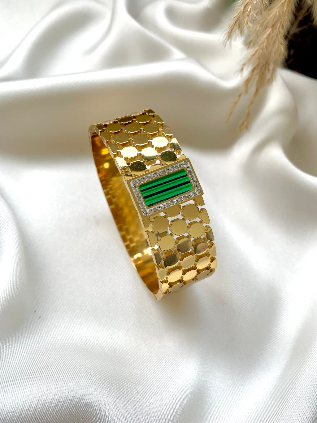 Radiant Loop gold platted Bracelet