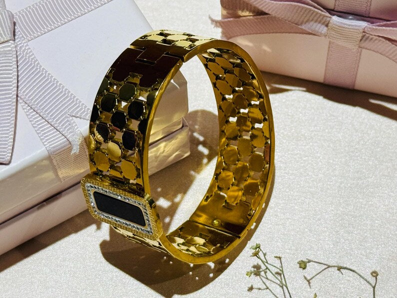 Radiant Loop gold platted Bracelet