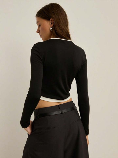 Black round neck fitted T shirt