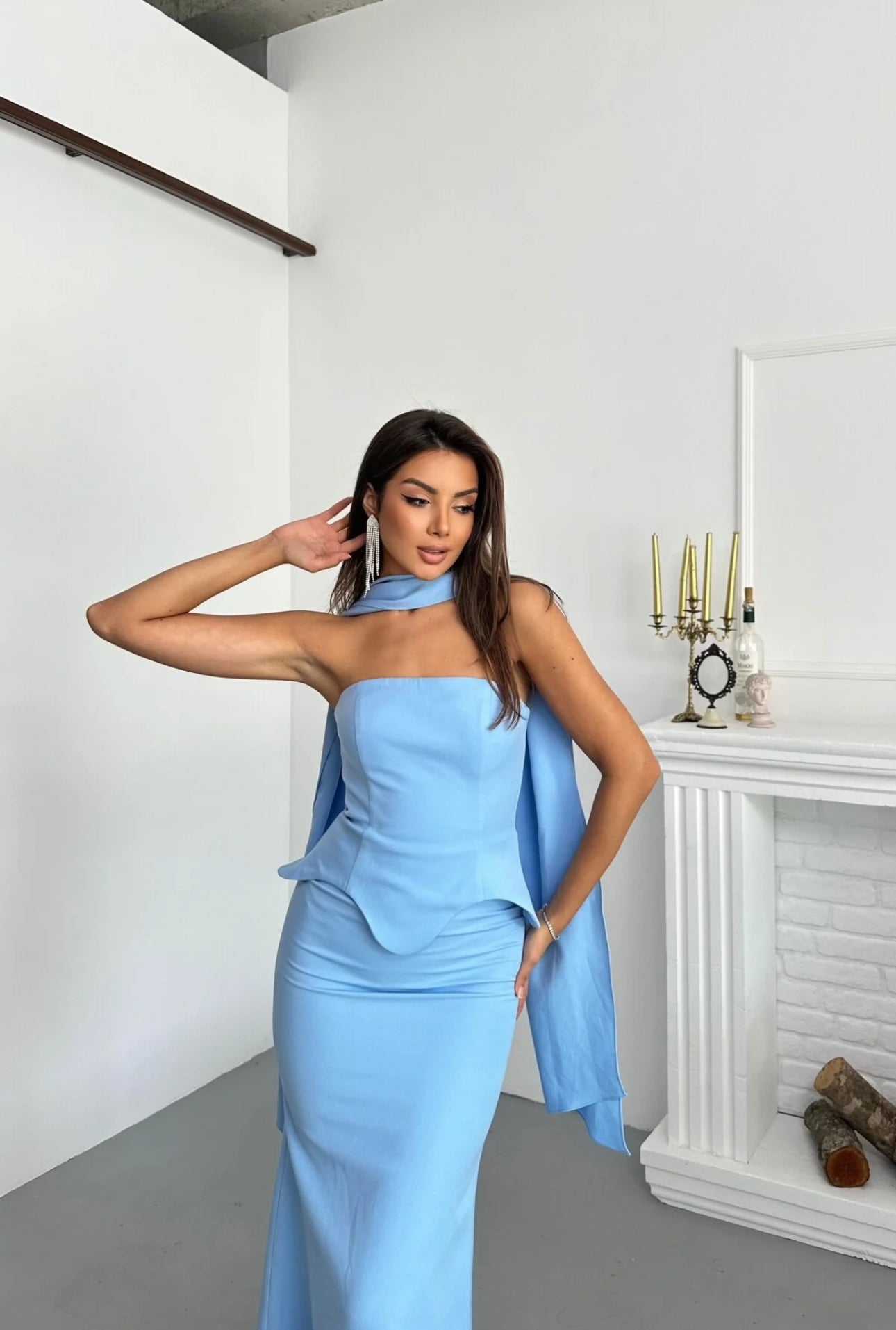 STRAPLESS PEMPUL DRESS WITH LONG SCARF