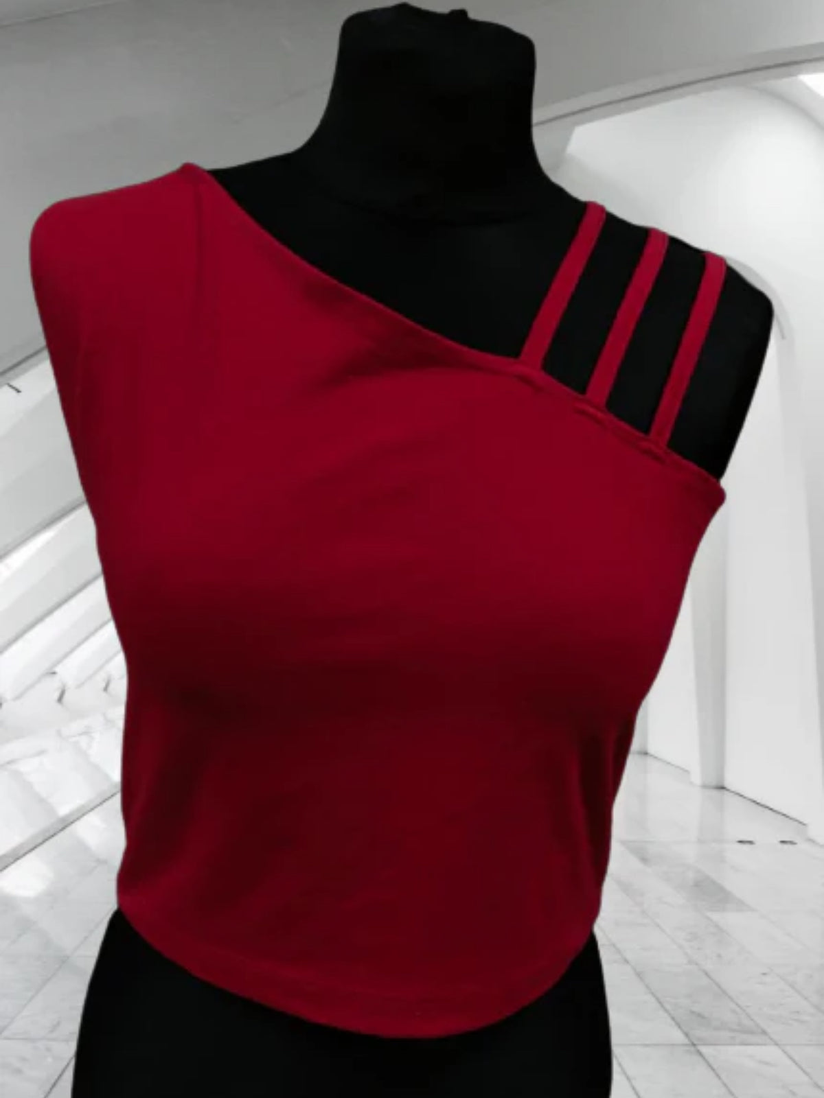 TRIPLE STRAPS CROP TOP