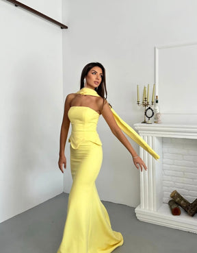 STRAPLESS PEMPUL DRESS WITH LONG SCARF