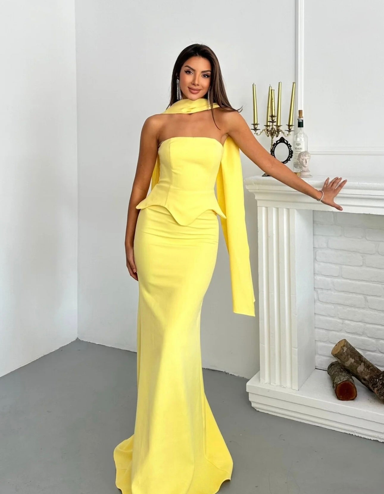 STRAPLESS PEMPUL DRESS WITH LONG SCARF