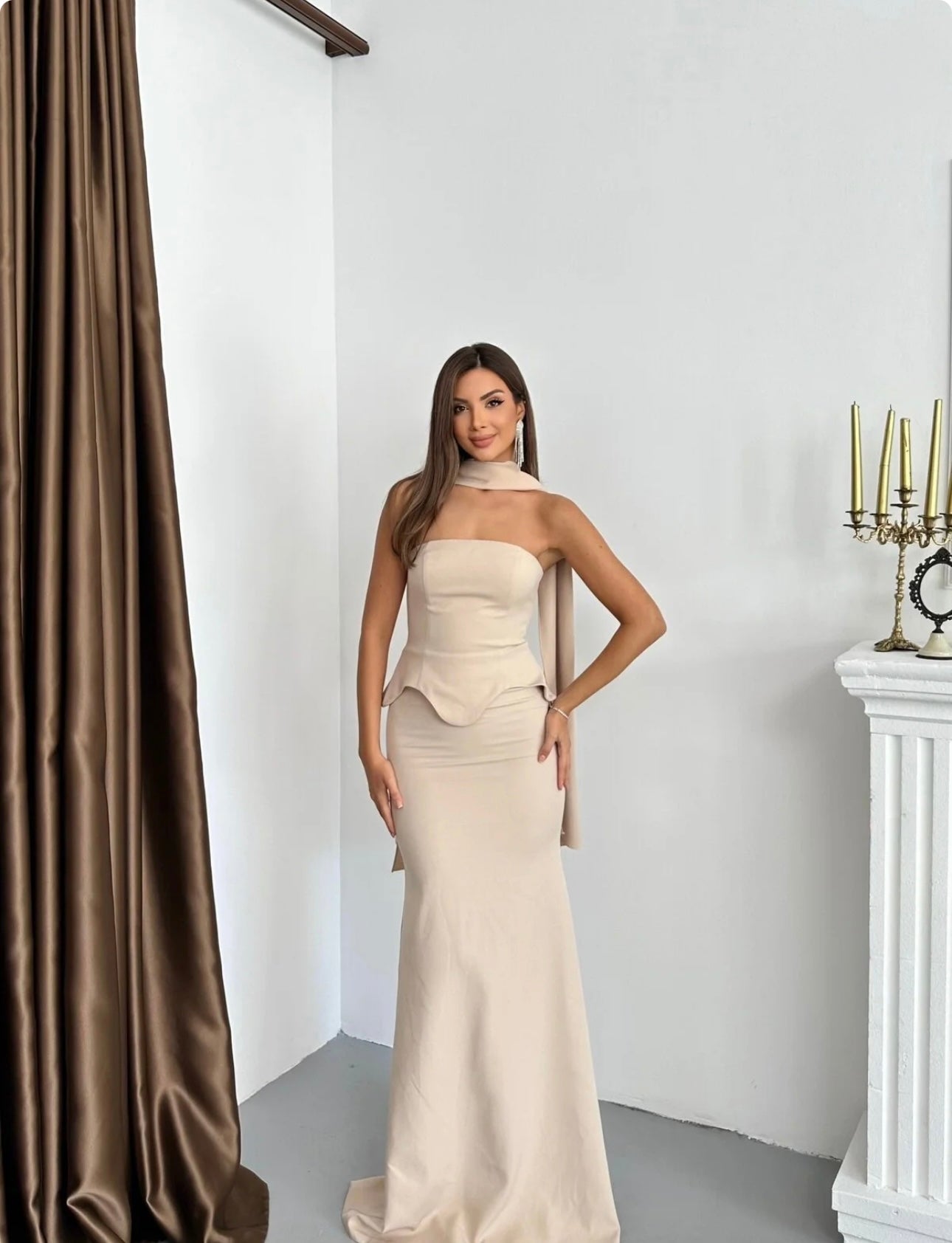 STRAPLESS PEMPUL DRESS WITH LONG SCARF