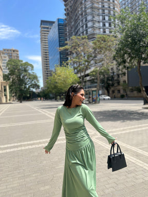 WOMEN'S SOLID COLOR ROUND NECK RUCHED WAIST LONG DRESS