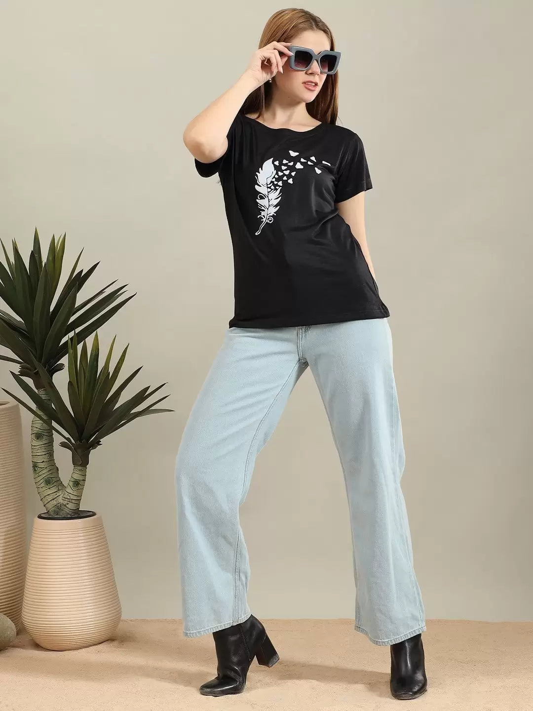 FEATHER AND HEART PRINT TEE-BLACK