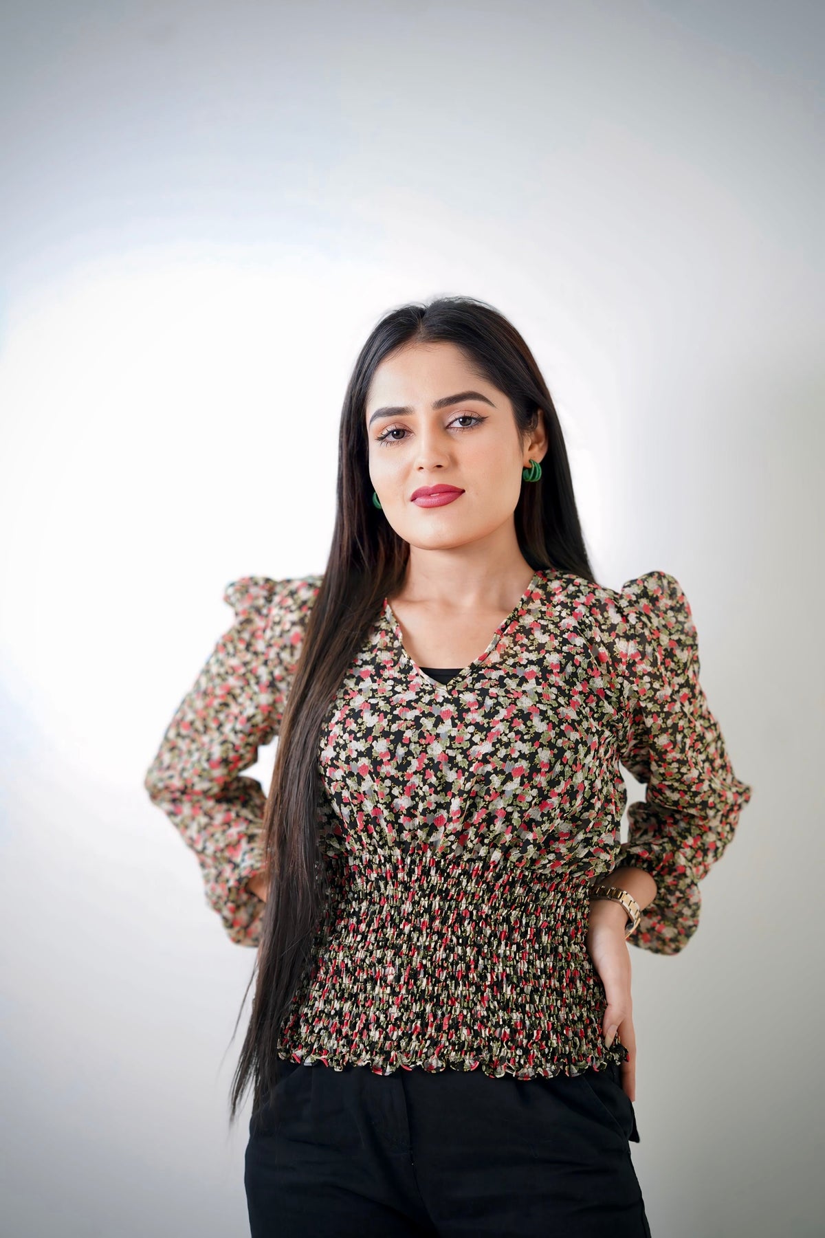 V-NECK FLORAL PRINT PUFF SLEEVES TOP