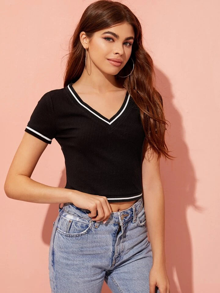 CONTRAST STRIPED RIBBED KNIT CROP TEE