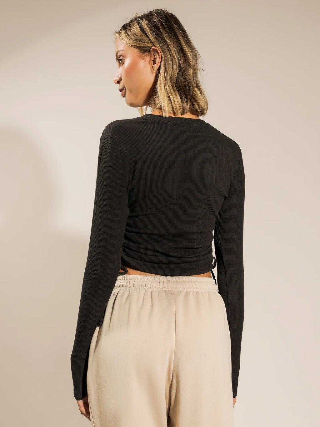 RIBBED LONG SLEEVES DRAWSTRING T-SHIRT