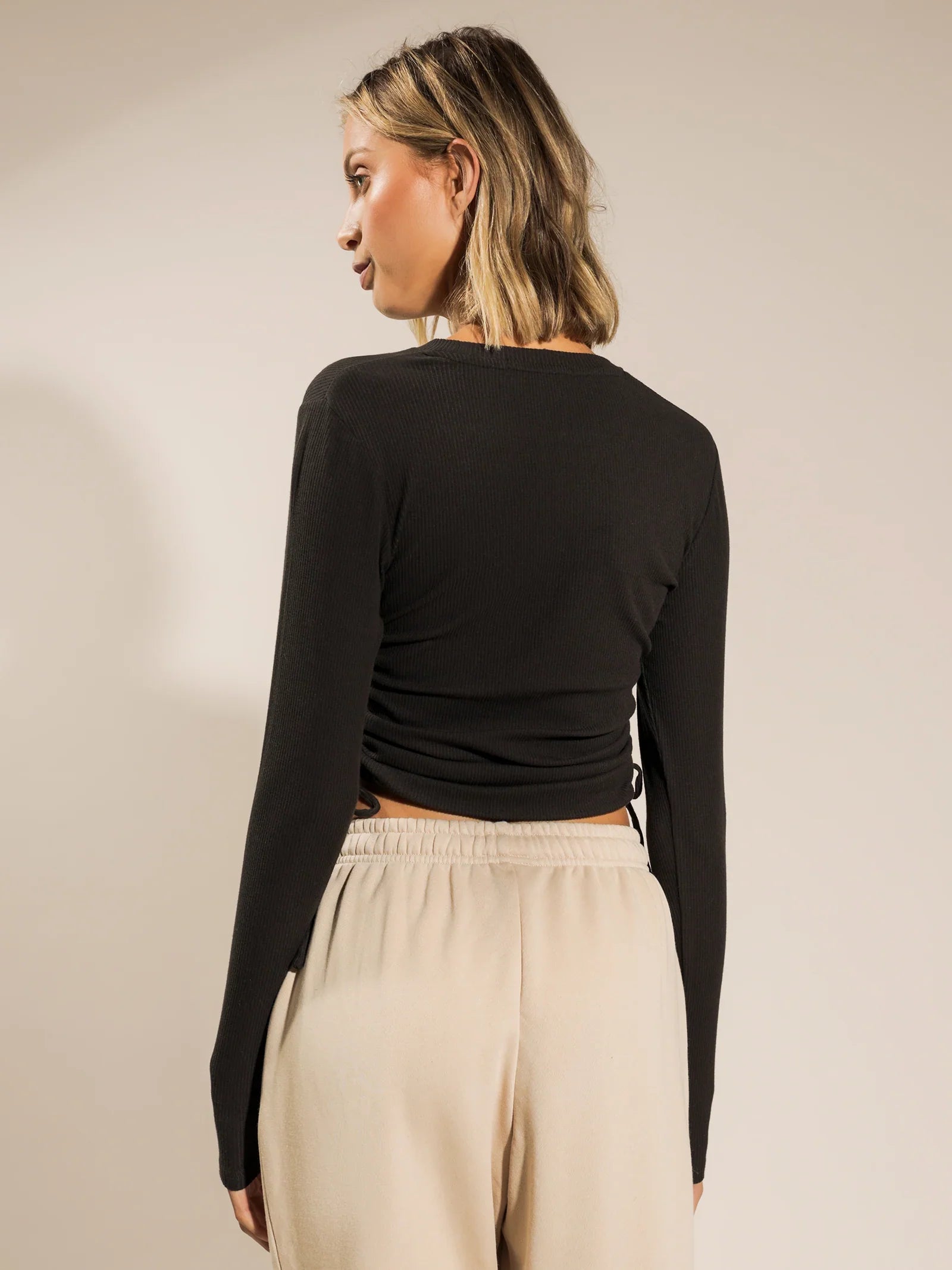 RIBBED LONG SLEEVES DRAWSTRING T-SHIRT